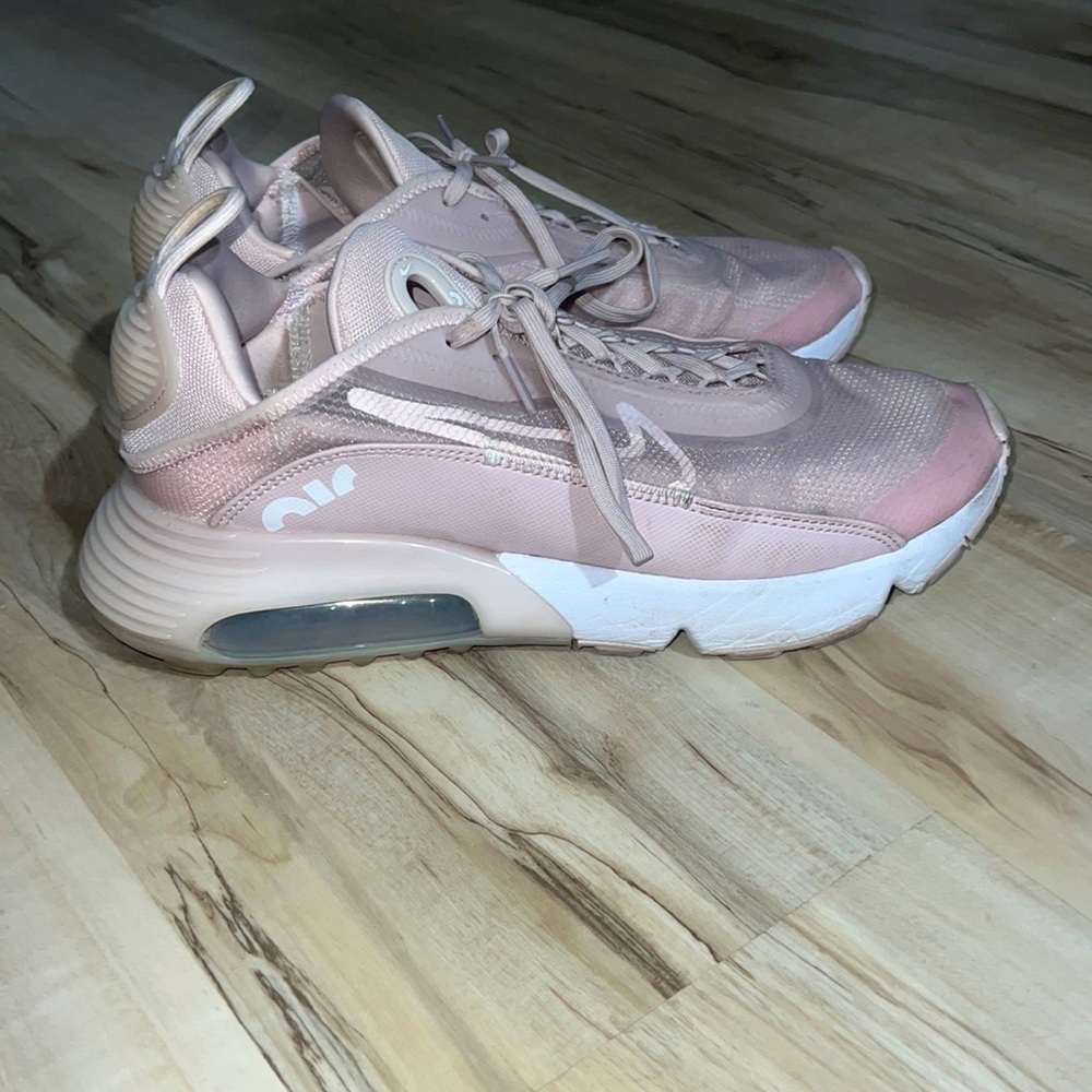 PINK NIKES!!